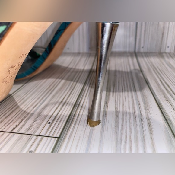 Guess By Marciano Tropical Jungle Leaf Floral Strap Stilettos Sandals Size 8.5 - Picture 12 of 12